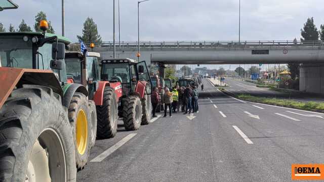 Ξεκίνησαν τα τρακτέρ προς τον κόμβο Νίκαιας καθώς κλιμακώνονται οι αγροτικές κινητοποιήσεις