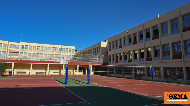 Επί μιάμιση ώρα προσπαθούσαν οι γιατροί να επαναφέρουν το 10χρονο κορίτσι που κατέρρευσε στο σχολείου του Επί μιάμιση ώρα προσπαθούσαν οι γιατροί να επαναφέρουν το 10χρονο κορίτσι που κατέρρευσε στο σχολείου του
