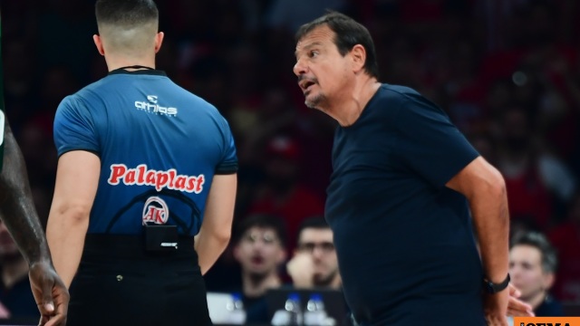 Απαλλάχθηκε ο Αταμάν για το σακάκι που έβγαλε στο 