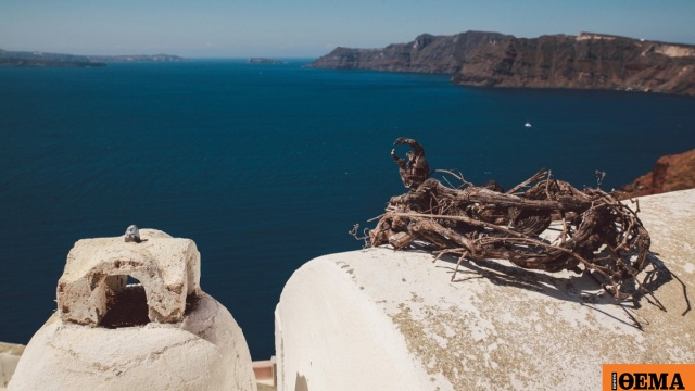 Santorini İçin Kritik Bir An: Kouloura, Sıralı Asmalar ve Cesur Bir Fikir