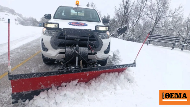 Στα λευκά τα Ιωάννινα, χιονίζει στο κέντρο και σε πολλές περιοχές της πόλης