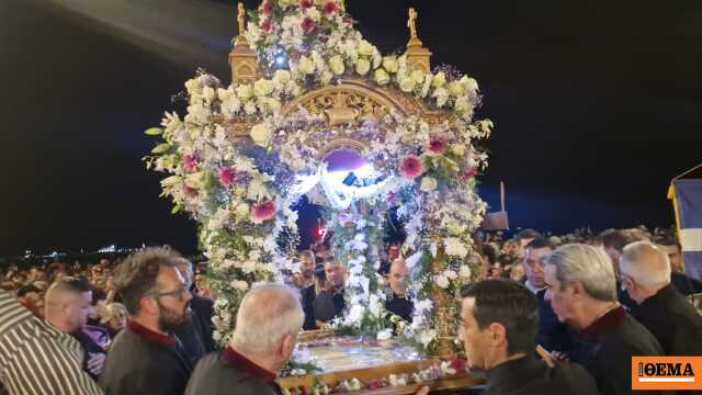 Τι ώρα βγαίνει ο Επιτάφιος σήμερα (10/4), πότε είναι η περιφορά του για τη Μεγάλη Παρασκευή