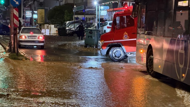 Πάνω από 330 κλήσεις στο Κέντρο Επιχειρήσεων της Πυροσβεστικής σε Αττική και Πελοπόννησο