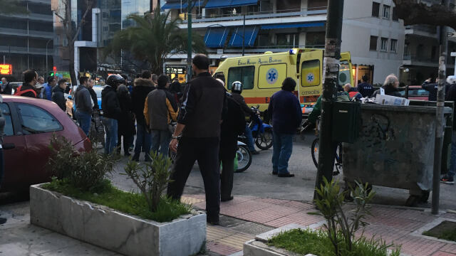 Μηχανή παρέσυρε και τραυμάτισε σοβαρά πεζό στην Κηφισίας