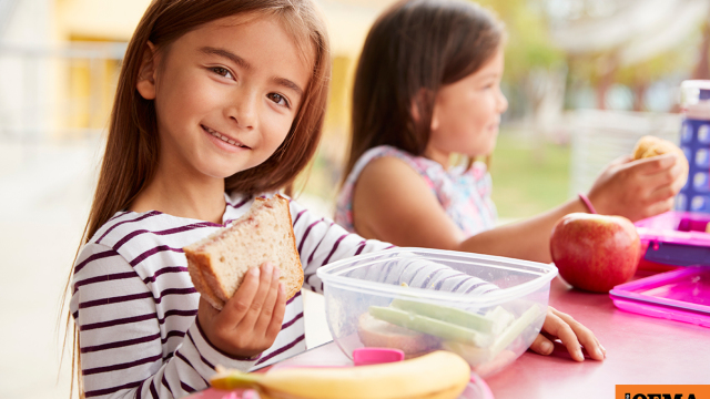 Ξεκίνησαν τα σχολικά γεύματα σε όλη την Ελλάδα Ξεκίνησαν τα σχολικά γεύματα σε όλη την Ελλάδα