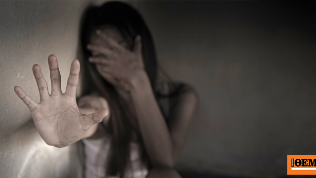 Παραμένει προφυλακισμένη η μητέρα που φωτογράφιζε και τραβούσε βίντεο τη 12χρονη κόρη της γυμνή στον Βόλο