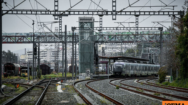Διαψεύδει ότι μπήκε τρένο σε λάθος γραμμή στη Λάρισα