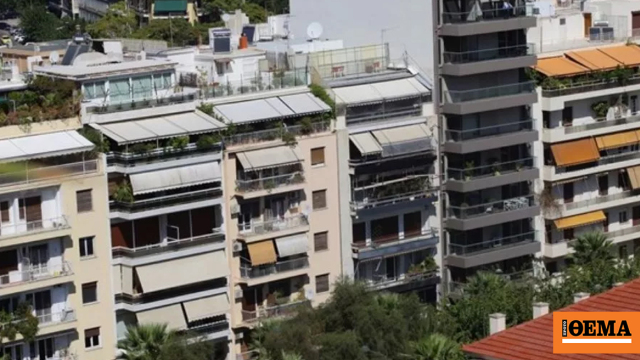 Χρήματα μέσα σε κουτί από γλυκά για μια παράτυπη ά