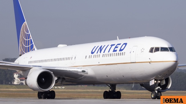 Αναγκαστική προσγείωση για Boeing της United Airlines μετά από βλάβη σε κινητήρα