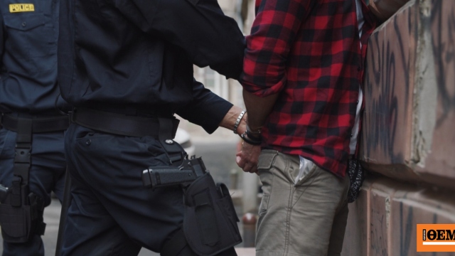 Σύλληψη 37χρονου ράπερ για κατοχή ναρκωτικών στα διόδια Πολυμύλου στην Κοζάνη