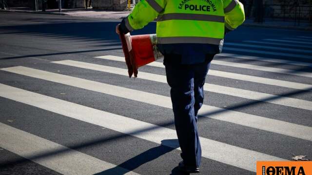 Ηλιούπολη: Φορτηγό προσέκρουσε σε κολώνα, διακοπή κυκλοφορία