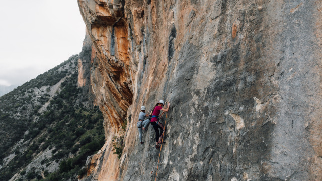 Νεκρός 60χρονος αναρριχητής στην Κάλυμνο, έπεσε από τα 10 μέτρα