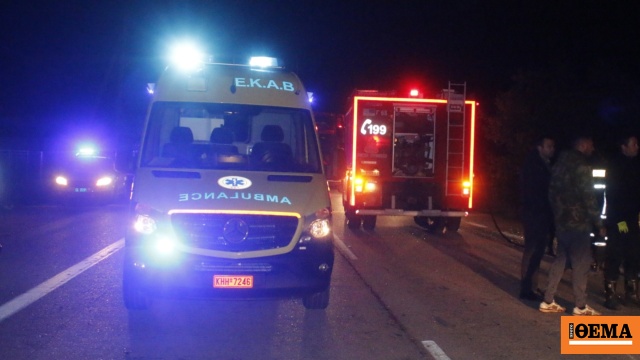 Απεγκλωβίστηκαν δύο άτομα, το ένα χωρίς τις αισθήσεις του Απεγκλωβίστηκαν δύο άτομα, το ένα χωρίς τις αισθήσεις του