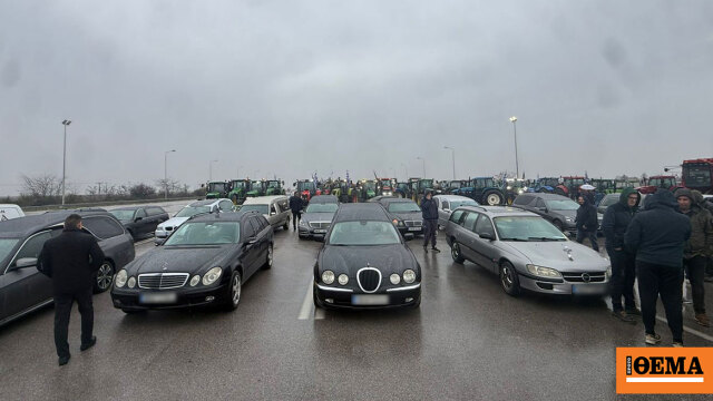 Στο μπλόκο στα Μάλγαρα ιδιοκτήτες γραφείων τελετών με τις νεκροφόρες τους, δείτε βίντεο