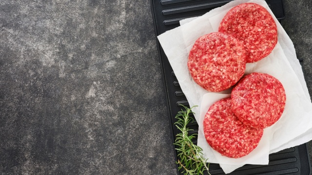 Ο ΕΦΕΤ ανακαλεί κατεψυγμένο μπιφτέκι λόγω σαλμονέλας