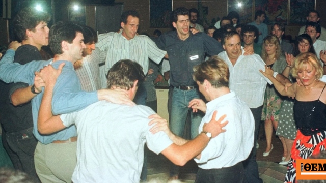 Όταν η Μαρινέλλα χόρευε με Χριστοδούλου, Γιαννάκη, Καμπούρη στο γλέντι της Εθνικής μετά τη νίκη στα ημιτελικά του Ευρωμπάσκετ 1989