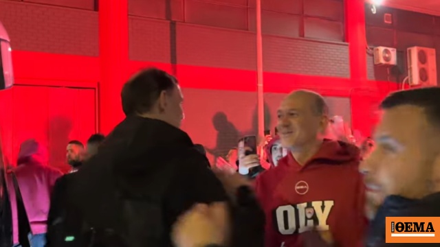 Θερμή υποδοχή στον Ολυμπιακό στο ΣΕΦ μετά το «διπλό» στο ΟΑΚΑ, δείτε βίντεο