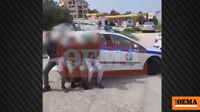 «Μπούκαραν» σε αστυνομικό τμήμα στην Κεφαλονιά, για ν' αρπάξουν κατασχεμένο όχημα: Σήκωσαν στα χέρια περιπολικό που τους... εμπόδιζε, δείτε βίντεο
