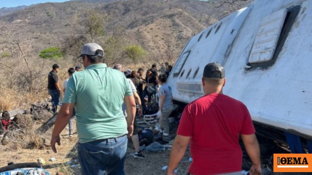 Τουλάχιστον 11 νεκροί και 30 τραυματίες σε ανατροπή τουριστικού λεωφορείου στο Μεξικό, δείτε βίντεο