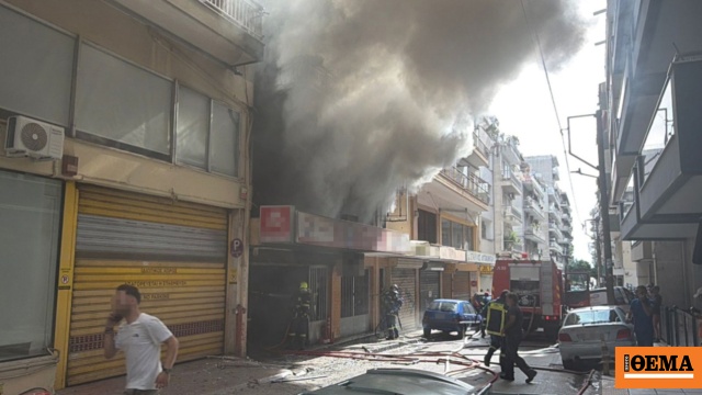 Σβήστηκε η φωτιά σε συνεργείο αυτοκινήτων στη Θεσσαλονίκη, ένας ελαφρά τραυματίας
