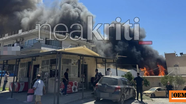 Φωτιά σε εργοστάσιο στο Ηράκλειο, καίει δίπλα στα σπίτια,  μαύρος καπνός έχει «πνίξει» την περιοχή