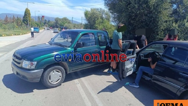 Εύβοια: Καραμπόλα τριών οχημάτων μεταξύ Αμαρύνθου και Ερέτριας Εύβοια: Καραμπόλα τριών οχημάτων μεταξύ Αμαρύνθου και Ερέτριας