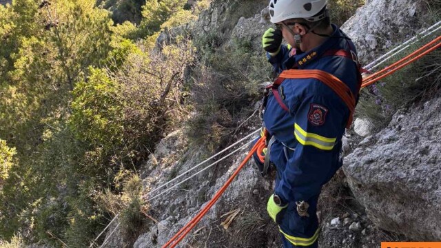 Πτώση τουρίστα από μεγάλο ύψος στην Κέρκυρα – Διακομίστηκε στο νοσοκομείο