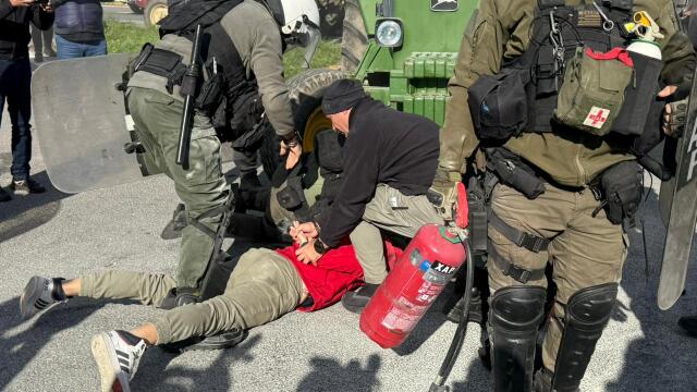 Προθεσμία για να απολογηθούν πήραν οι δύο αγρότες για τα επεισόδια στον κόμβο της Νίκαιας