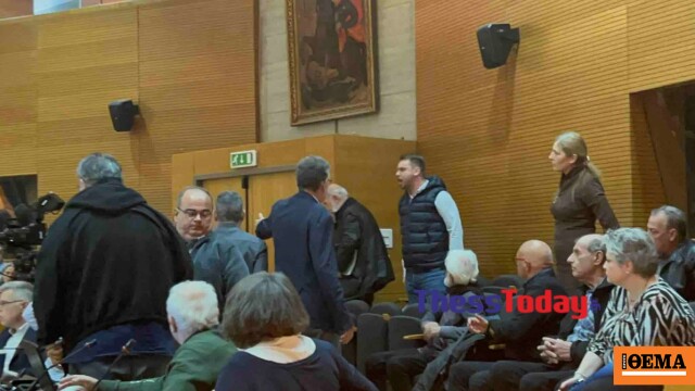 Επεισοδιακή η συνεδρίαση του δημοτικού συμβουλίου στη Θεσσαλονίκη για το άγαλμα του Γιάννη Μπουτάρη Επεισοδιακή η συνεδρίαση του δημοτικού συμβουλίου στη Θεσσαλονίκη για το άγαλμα του Γιάννη Μπουτάρη