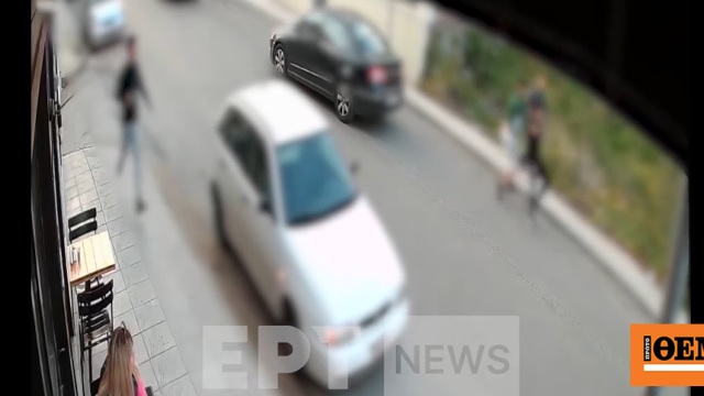 Η στιγμή της συμπλοκής ανάμεσα σε ανήλικους με σουγιά και γκλοπ Η στιγμή της συμπλοκής ανάμεσα σε ανήλικους με σουγιά και γκλοπ