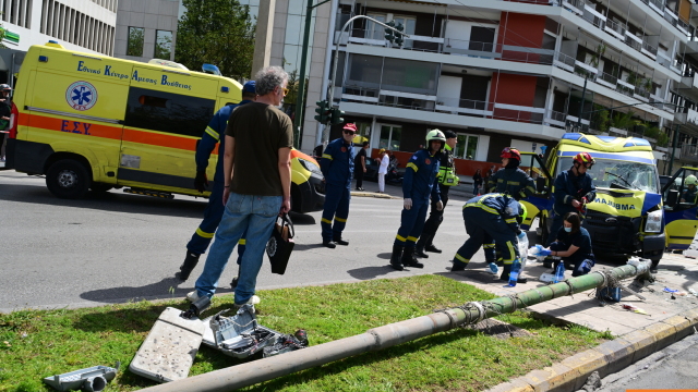 Στη ΜΕΘ 78χρονη που τραυματίστηκε στο τροχαίο με ασθενοφόρο στο Παγκράτι Στη ΜΕΘ 78χρονη που τραυματίστηκε στο τροχαίο με ασθενοφόρο στο Παγκράτι