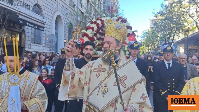 Περιφορά του Επιταφίου του Αγίου Μηνά στη Θεσσαλονίκη παρουσία πλήθους και επισήμων Περιφορά του Επιταφίου του Αγίου Μηνά στη Θεσσαλονίκη παρουσία πλήθους και επισήμων