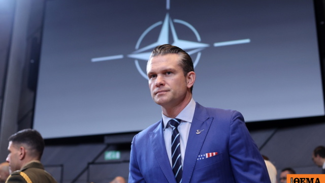 Μοιράστηκε ξανά απόρρητες πληροφορίες με τη σύζυγο, τον αδερφό και τον δικηγόρο του Μοιράστηκε ξανά απόρρητες πληροφορίες με τη σύζυγο, τον αδερφό και τον δικηγόρο του