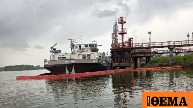 Μεγάλη διαρροή πετρελαίου στον Δούναβη – Πάνω από 80.000 λίτρα χύθηκαν από φορτηγίδα Μεγάλη διαρροή πετρελαίου στον Δούναβη – Πάνω από 80.000 λίτρα χύθηκαν από φορτηγίδα
