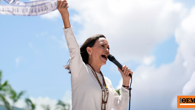 Η Ματσάδο χαιρετίζει την αυξανόμενη πίεση προς τον Μαδούρο και δηλώνει ότι ήρθε η ώρα να αποχωρήσει από τη εξουσία