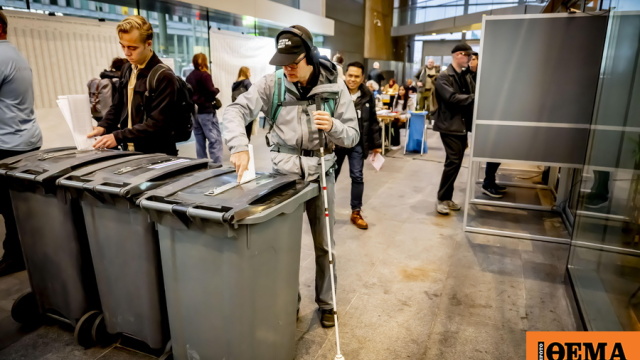 Οι Ολλανδοί στις κάλπες για τις τρίτες βουλευτικές εκλογές μέσα σε λιγότερο από πέντε χρόνια Οι Ολλανδοί στις κάλπες για τις τρίτες βουλευτικές εκλογές μέσα σε λιγότερο από πέντε χρόνια