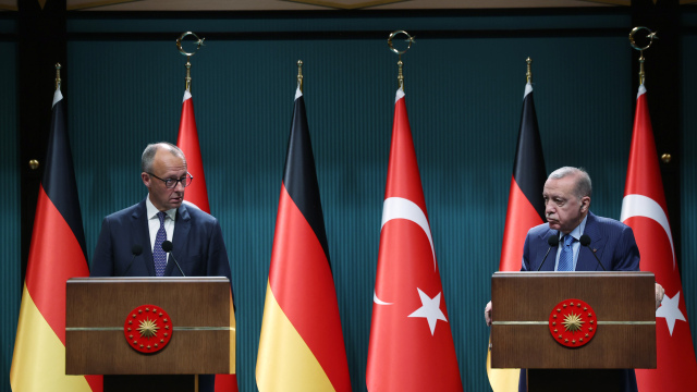 Εκεί στη Γερμανία δεν βλέπετε τη γενοκτονία του Ισραήλ στη Γάζα;