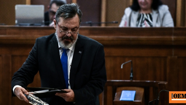 Ήμουν… νέος, είπε για τις φωτογραφίες του με ναζιστικά σύμβολα Ήμουν… νέος, είπε για τις φωτογραφίες του με ναζιστικά σύμβολα