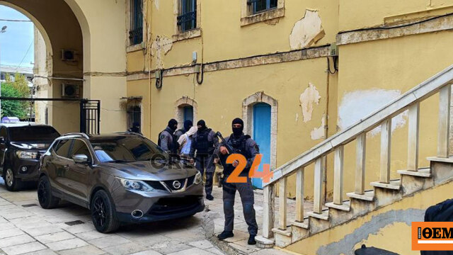 Με αλεξίσφαιρο στον ανακριτή ο 23χρονος που σκότωσε 52χρονο, ενώ χόρευε στο πανηγύρι Με αλεξίσφαιρο στον ανακριτή ο 23χρονος που σκότωσε 52χρονο, ενώ χόρευε στο πανηγύρι