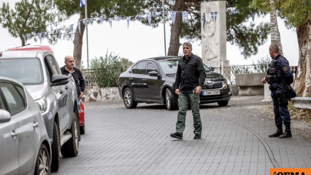 Πάνοπλες αστυνομικές δυνάμεις στα Βορίζια Ηρακλείου που θυμίζουν χωριό «φάντασμα» Πάνοπλες αστυνομικές δυνάμεις στα Βορίζια Ηρακλείου που θυμίζουν χωριό «φάντασμα»