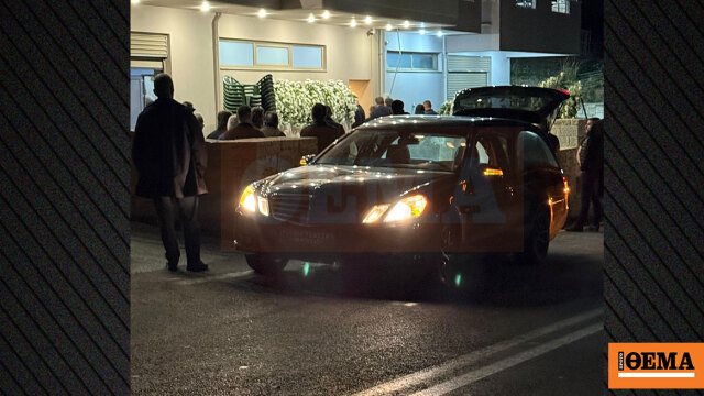 Στο σπίτι στα Βορίζια μεταφέρθηκε η σορός του Φανούρη Καργάκη – Ο σπαραγμός της συζύγου του, δείτε βίντεο