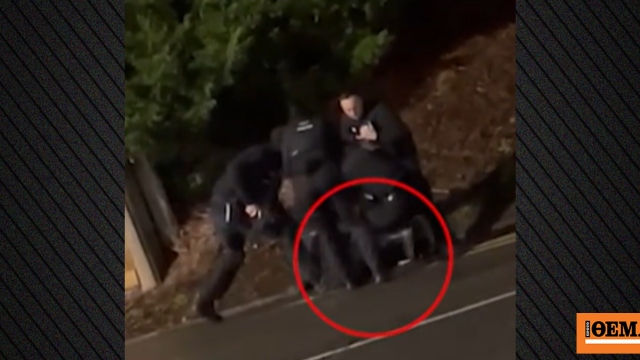 Οι αστυνομικοί ακινητοποίησαν με taser τον έναν από τους υπόπτους της επίθεσης στο τρένο στη Βρετανία – Φώναζε «Σκοτώστε με!»