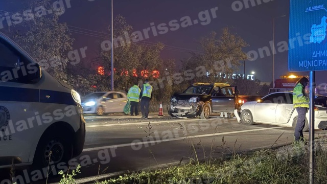 Μετωπική σύγκρουση αυτοκινήτων με τέσσερις τραυματίες στη Λάρισα Μετωπική σύγκρουση αυτοκινήτων με τέσσερις τραυματίες στη Λάρισα