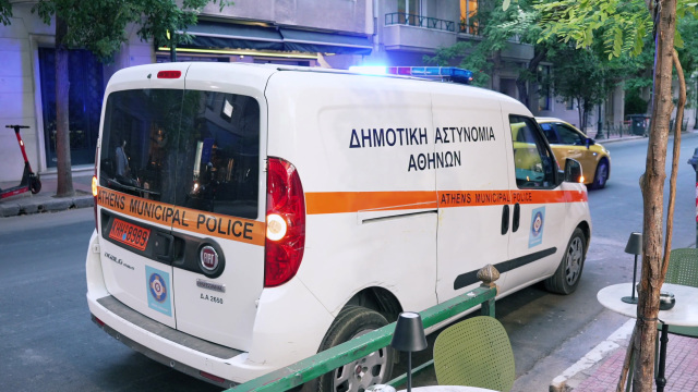 Λουκέτο έως και 10 ημέρες σε 13 καταστήματα για αυθαίρετη κατάληψη δημόσιου χώρου