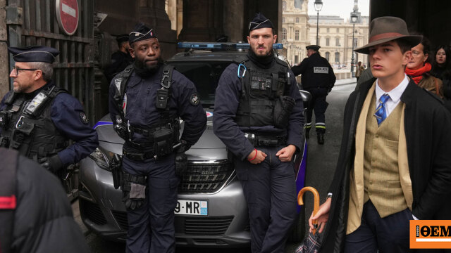 Λύθηκε το μυστήριο της viral φωτογραφίας από τη μέρα της ληστείας στο Λούβρο