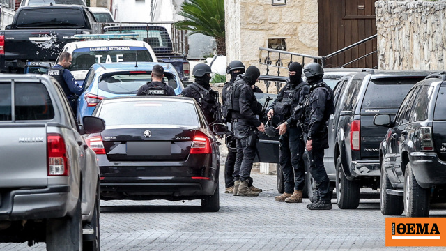 Απολογήθηκαν και προφυλακίστηκαν τα τρία αδέρφια που κατηγορούνται για το μακελειό