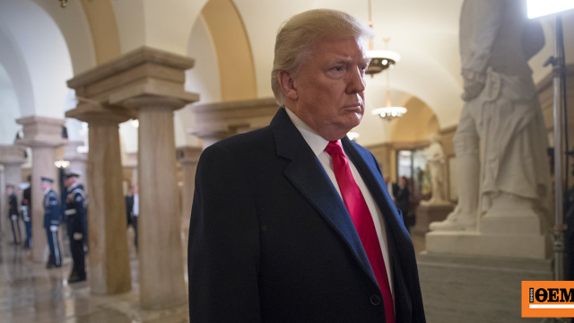 Ο Ζελένσκι «θα πρέπει να εγκρίνει» το ειρηνευτικό σχέδιο, αλλιώς θα συνεχίσει να πολεμά, λέει ο Τραμπ