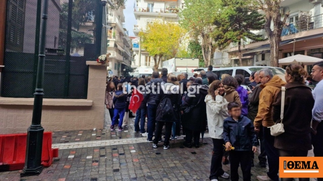 Ουρές έξω από το σπίτι του Κεμάλ Ατατούρκ στη Θεσσαλονίκη για την 87η επέτειο από το θάνατό του, δείτε φωτογραφίες και βίντεο