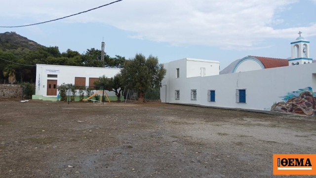 Δύο μαθητές και ένας δάσκαλος κρατούν ανοικτό το μικρό σχολείο της Τελένδου