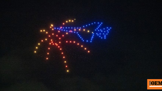 Σόου στον αέρα στη Σχολή Ικάρων: Ελληνικό «μαχητικό» από drones καταρρίπτει τουρκικό